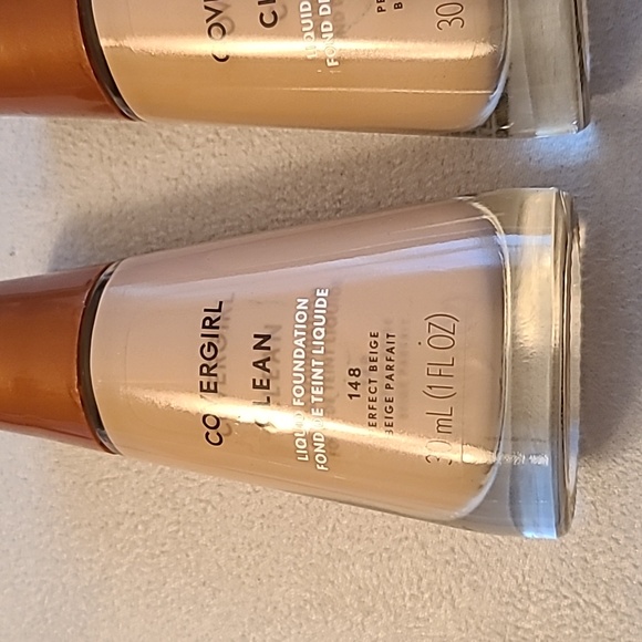 COVERGIRL MAKEUP BUNDLE OF 8 ITEMS - Picture 2 of 16